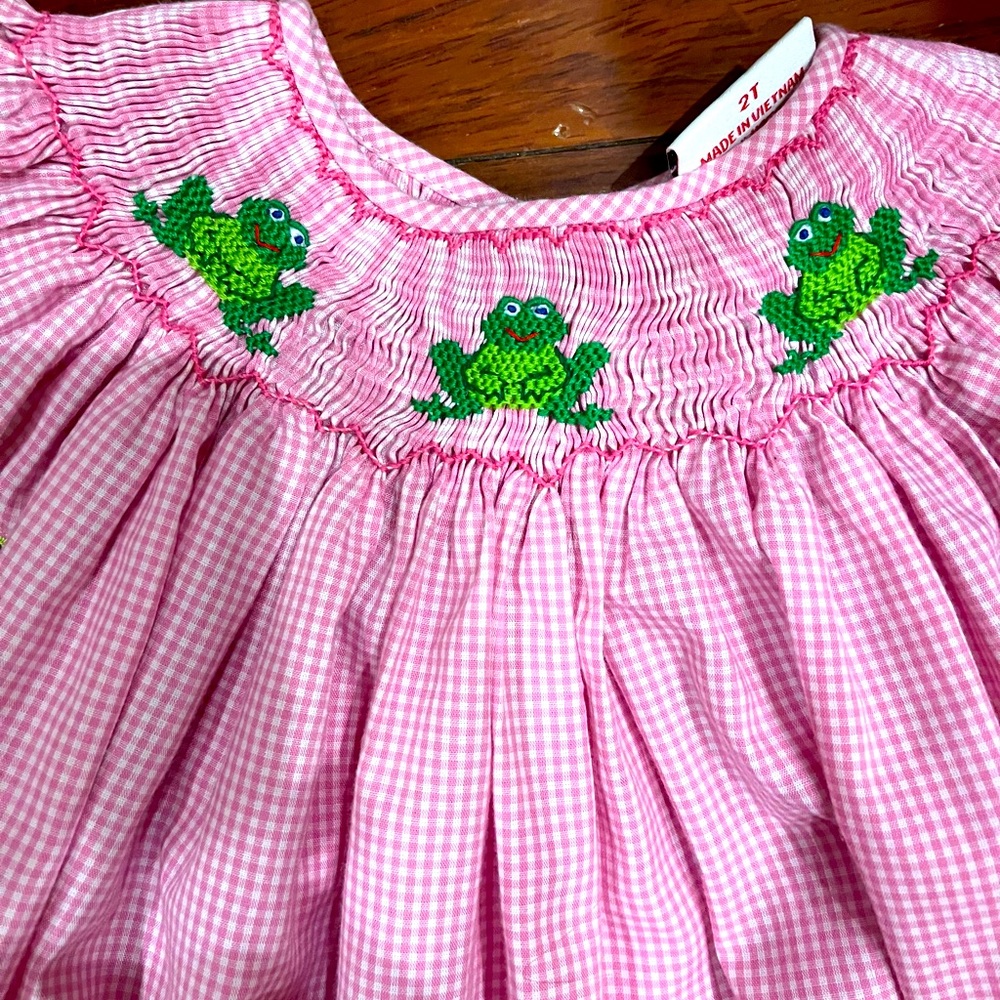 2t smocked dress with frogs